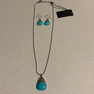 Annaleece silver tone necklace and earrings with turquoise stones (258)